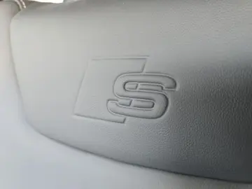 Audi A6 Limuzină 50 TFSIe qu S line AHK B&O