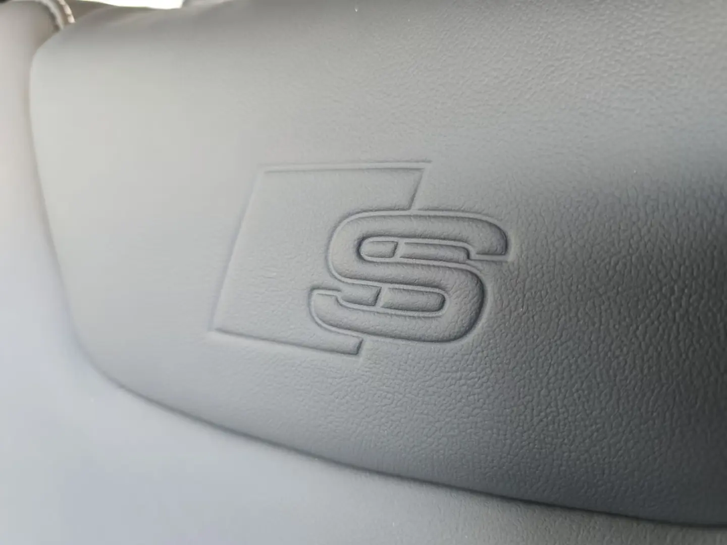 Audi A6 Limuzină 50 TFSIe qu S line AHK B&O