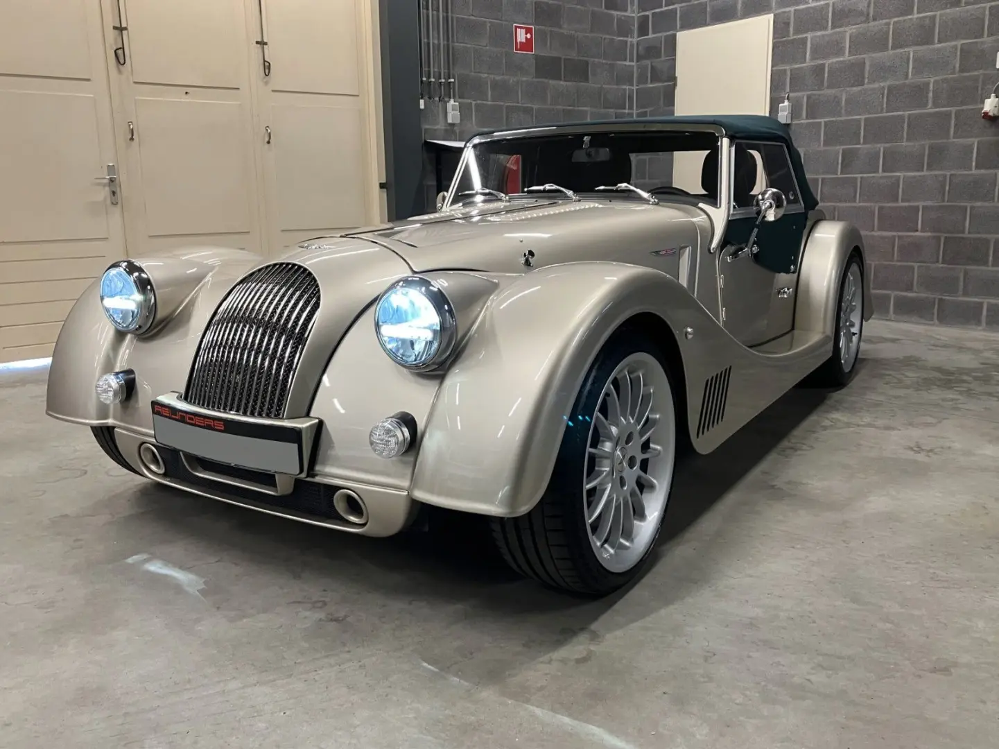 Plus 6 wie Neu 2023  Original    4.768 km. !!!