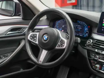 BMW Seria 5 xDrive 545e Faruri Laser Keyless