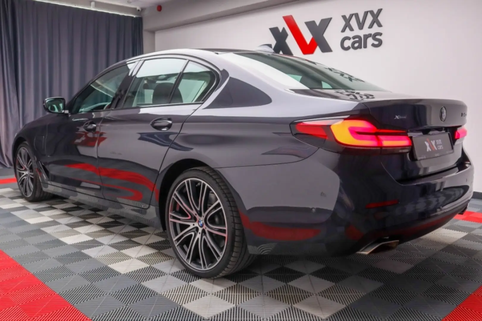 BMW Seria 5 xDrive 545e Faruri Laser Keyless