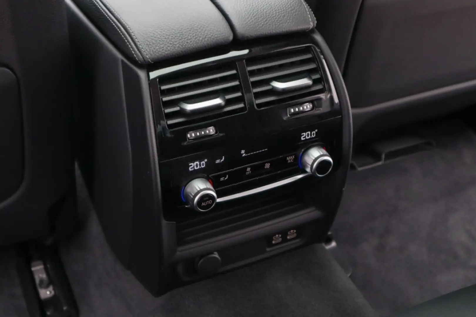 BMW Seria 5 xDrive 545e Faruri Laser Keyless