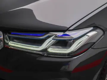 BMW Seria 5 xDrive 545e Faruri Laser Keyless