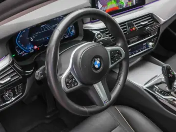 BMW Seria 5 xDrive 545e Faruri Laser Keyless