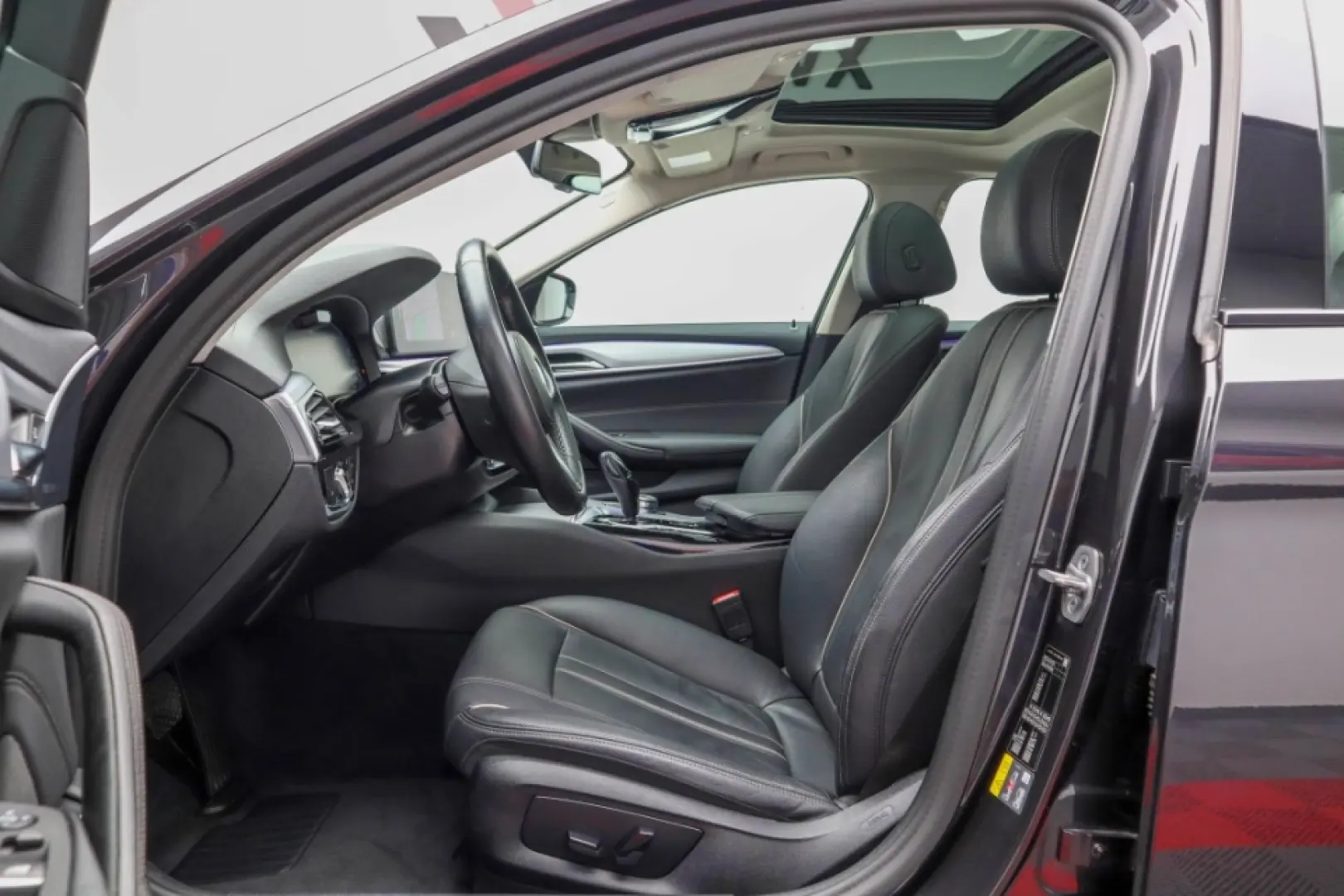BMW Seria 5 xDrive 545e Faruri Laser Keyless