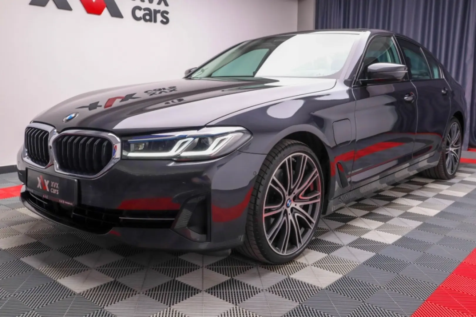 BMW Seria 5 xDrive 545e Faruri Laser Keyless