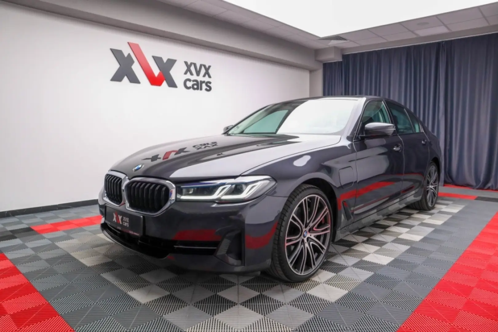 BMW Seria 5 xDrive 545e Faruri Laser Keyless