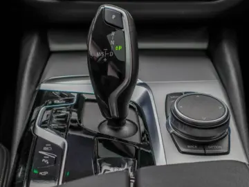 BMW Seria 5 xDrive 545e Faruri Laser Keyless