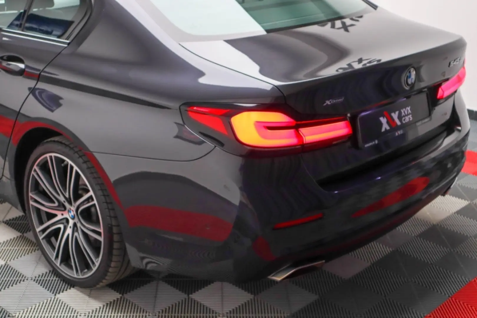 BMW Seria 5 xDrive 545e Faruri Laser Keyless