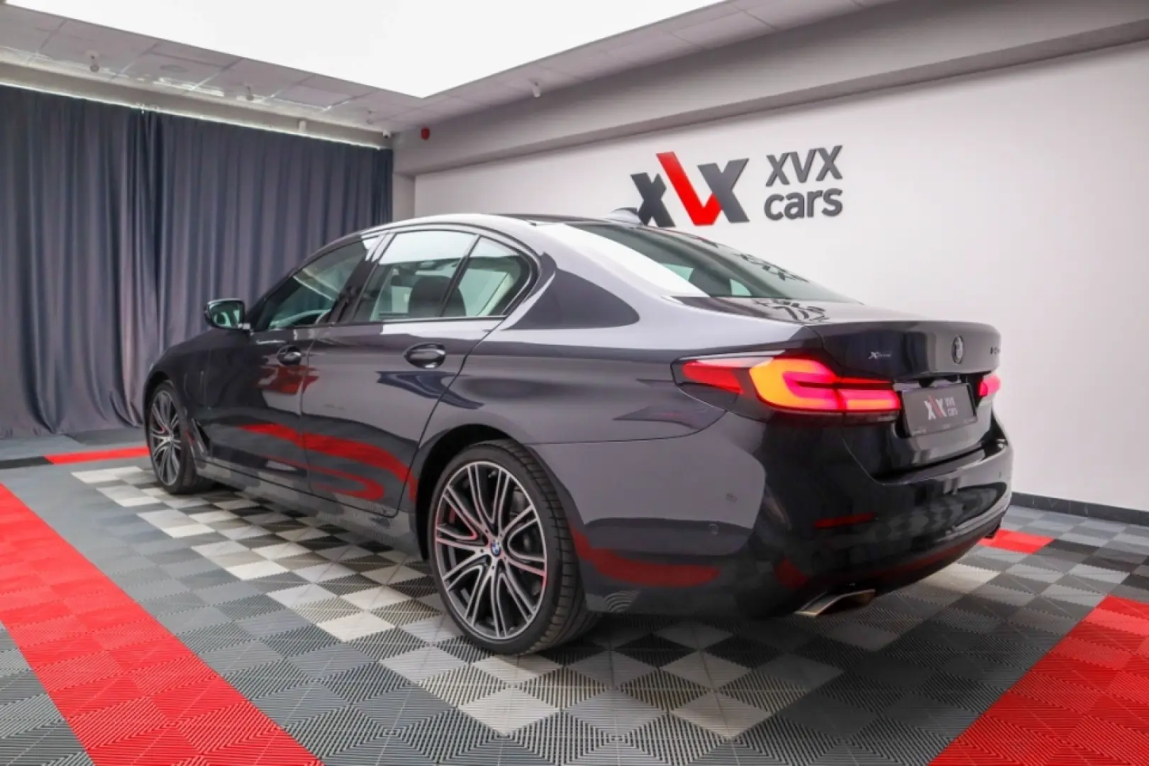 BMW Seria 5 xDrive 545e Faruri Laser Keyless