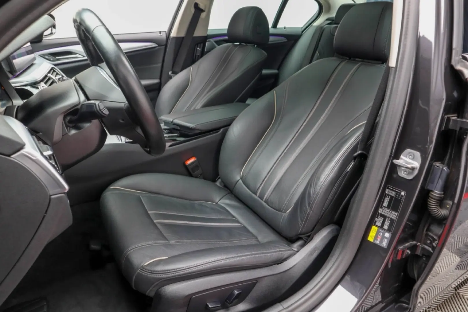 BMW Seria 5 xDrive 545e Faruri Laser Keyless