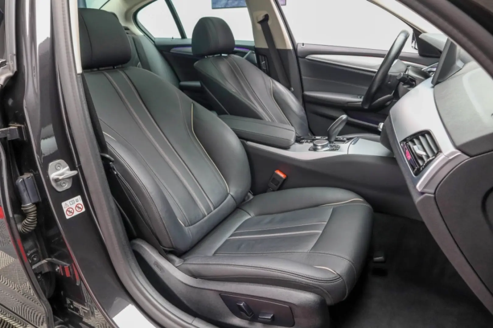 BMW Seria 5 xDrive 545e Faruri Laser Keyless