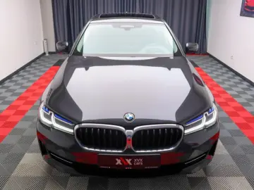 BMW Seria 5 xDrive 545e Faruri Laser Keyless