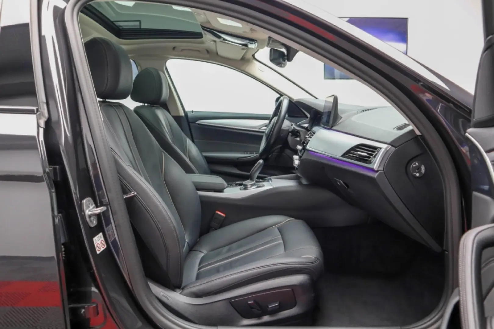 BMW Seria 5 xDrive 545e Faruri Laser Keyless