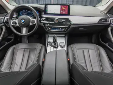 BMW Seria 5 xDrive 545e Faruri Laser Keyless