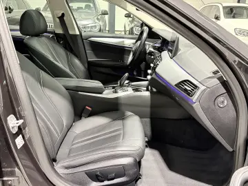 BMW Seria 5 xDrive 545e Faruri Laser Keyless