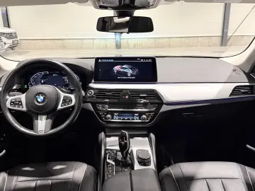 BMW Seria 5 xDrive 545e Faruri Laser Keyless