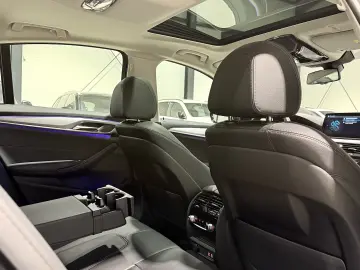 BMW Seria 5 xDrive 545e Faruri Laser Keyless