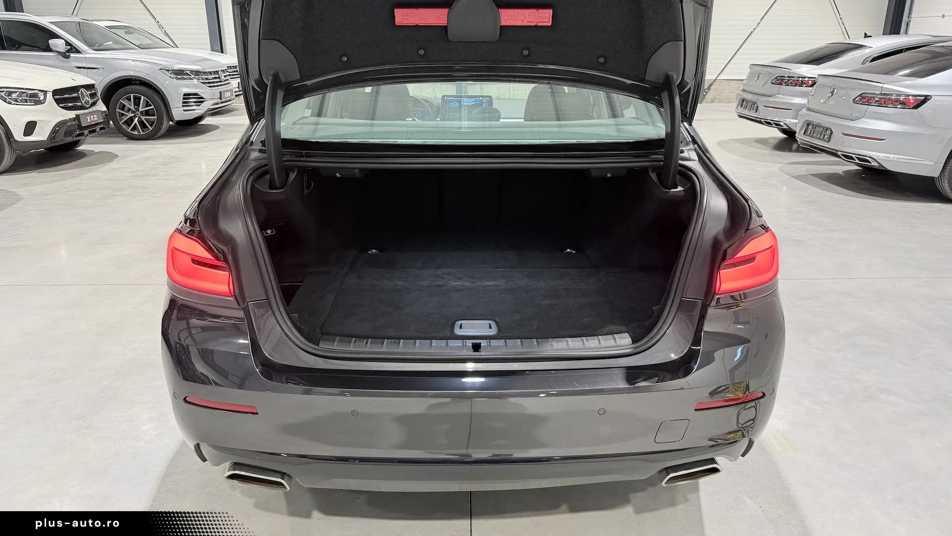 BMW Seria 5 xDrive 545e Faruri Laser Keyless