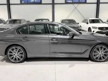BMW Seria 5 xDrive 545e Faruri Laser Keyless