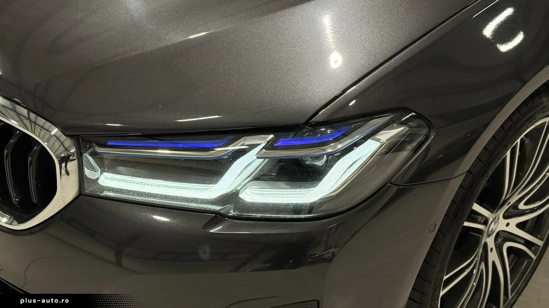 BMW Seria 5 xDrive 545e Faruri Laser Keyless