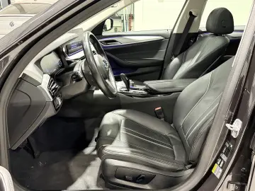 BMW Seria 5 xDrive 545e Faruri Laser Keyless