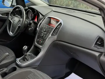 Opel Astra 1.4 ECOTEC Turbo Selection