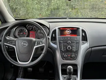 Opel Astra 1.4 ECOTEC Turbo Selection