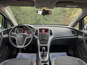 Opel Astra 1.4 ECOTEC Turbo Selection