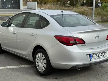 Opel Astra 1.4 ECOTEC Turbo Selection