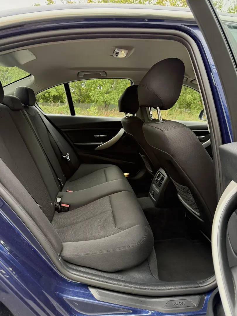 BMW Seria 3 318i Aut. Advantage
