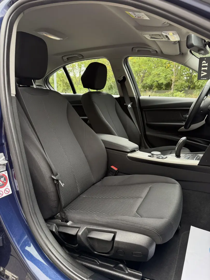 BMW Seria 3 318i Aut. Advantage