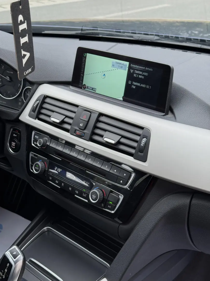 BMW Seria 3 318i Aut. Advantage
