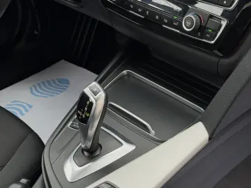BMW Seria 3 318i Aut. Advantage