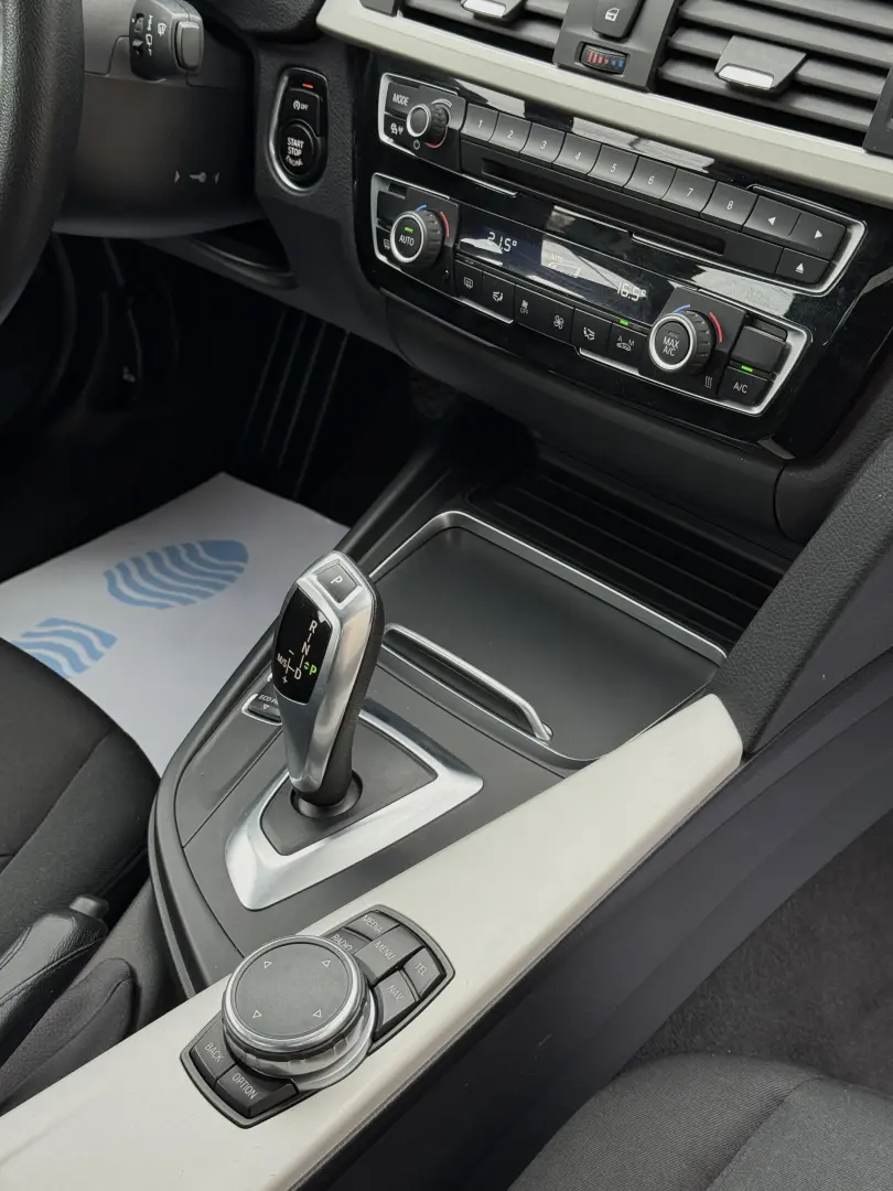 BMW Seria 3 318i Aut. Advantage