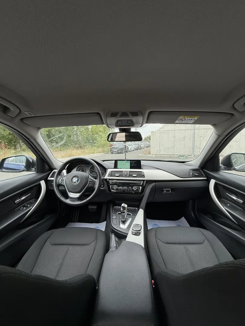 BMW Seria 3 318i Aut. Advantage
