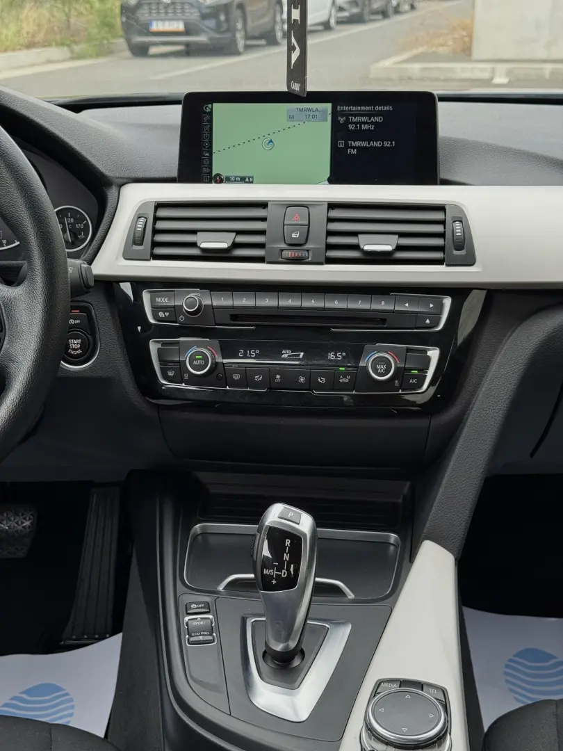 BMW Seria 3 318i Aut. Advantage