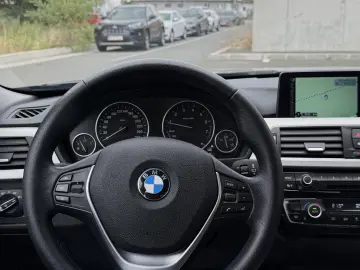 BMW Seria 3 318i Aut. Advantage
