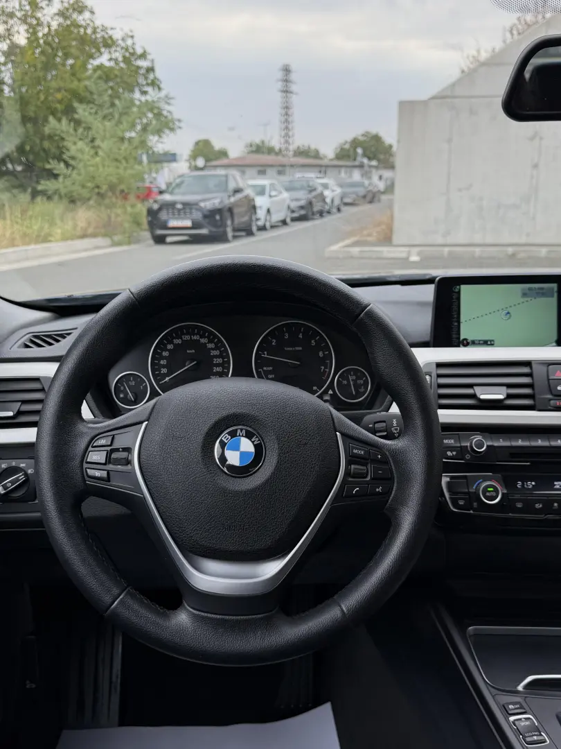 BMW Seria 3 318i Aut. Advantage
