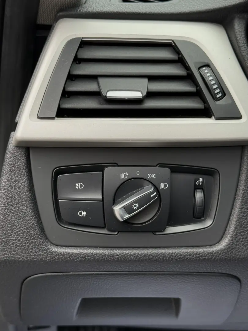 BMW Seria 3 318i Aut. Advantage