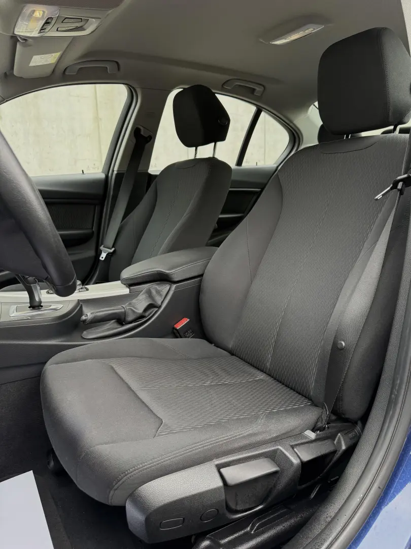 BMW Seria 3 318i Aut. Advantage