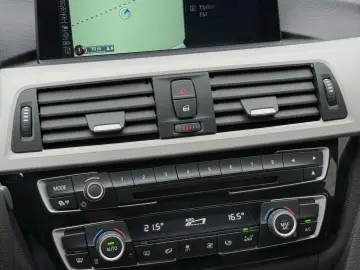 BMW Seria 3 318i Aut. Advantage