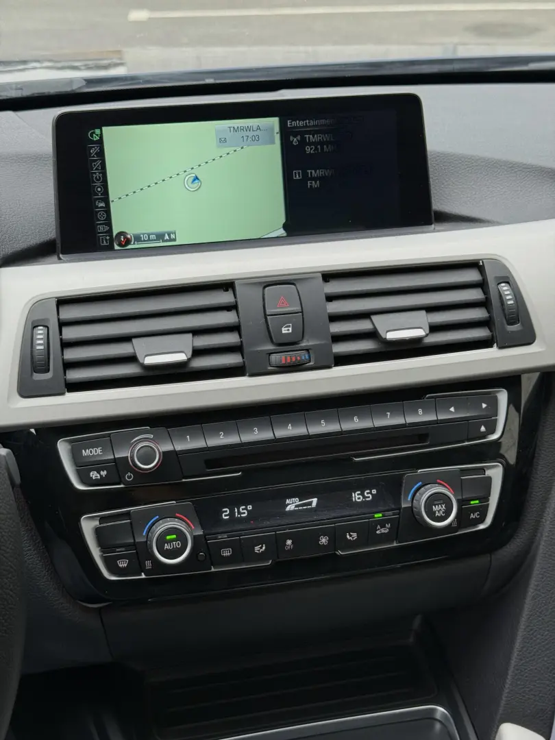 BMW Seria 3 318i Aut. Advantage