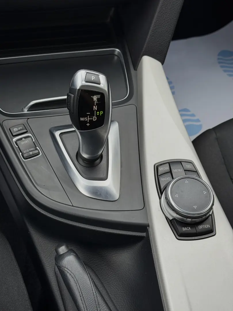 BMW Seria 3 318i Aut. Advantage