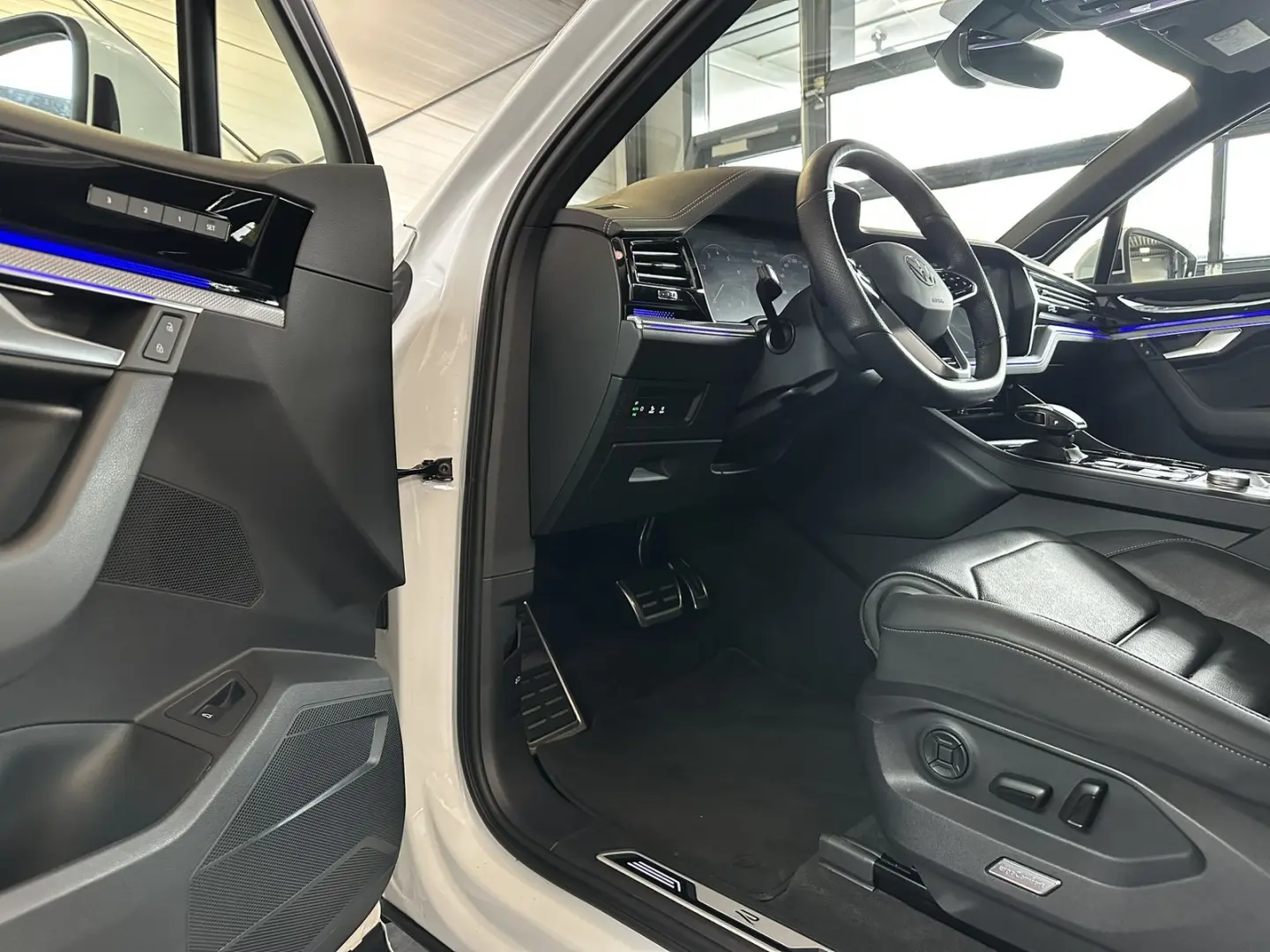 Touareg 3.0 TSI R-Line 4M Pano AHK HUD 360  LM20