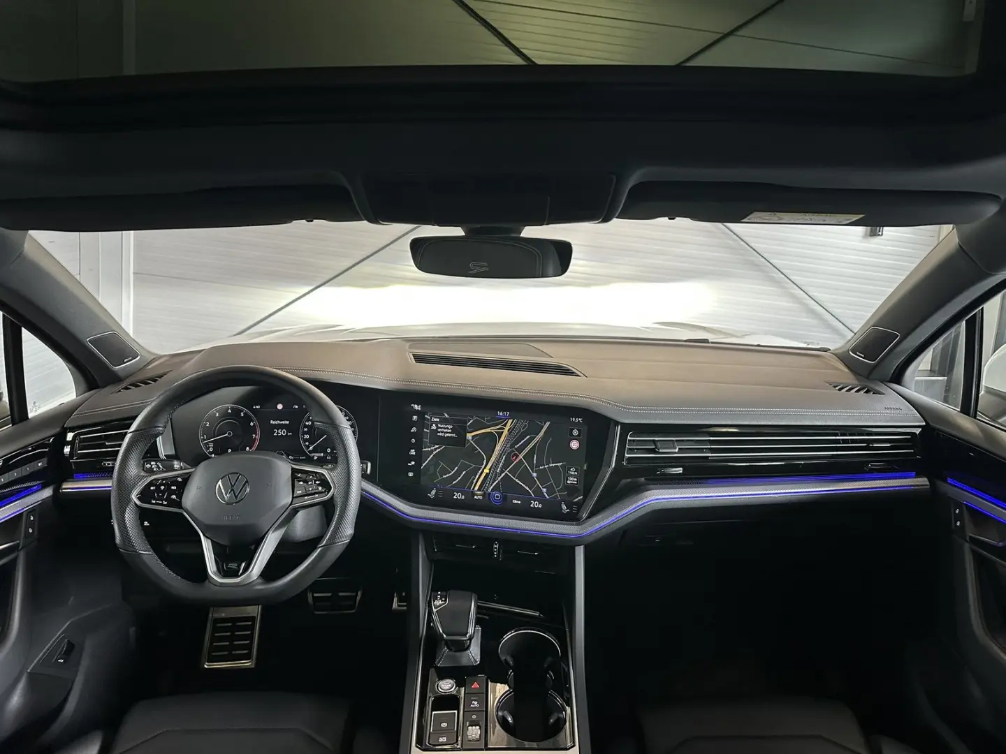 Touareg 3.0 TSI R-Line 4M Pano AHK HUD 360  LM20