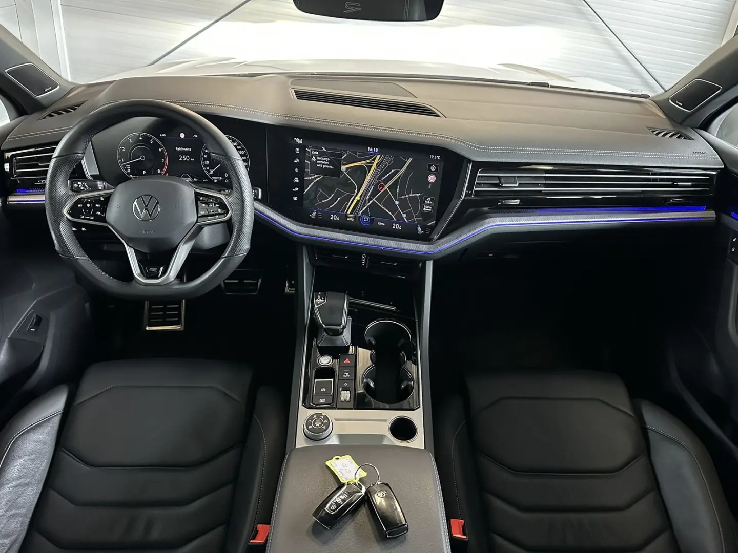 Touareg 3.0 TSI R-Line 4M Pano AHK HUD 360  LM20