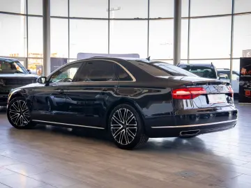 Audi A8 LONG 3.0TDI V6 Quattro Tiptronic