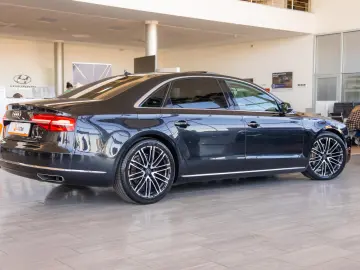 Audi A8 LONG 3.0TDI V6 Quattro Tiptronic
