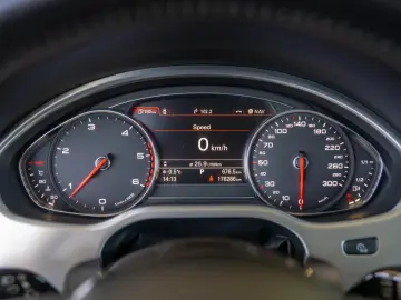 Audi A8 LONG 3.0TDI V6 Quattro Tiptronic